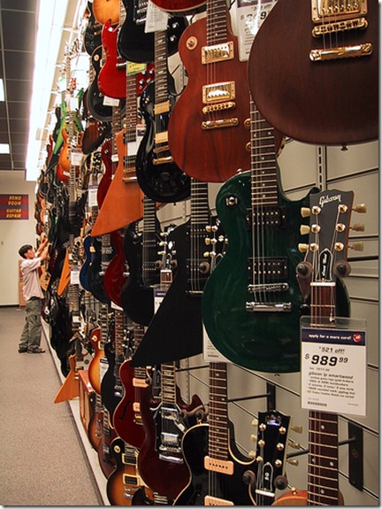 Il existe beaucoup de modèles de guitare différents. Faire un choix peut être relativement difficile - Photo de TotalEclipse